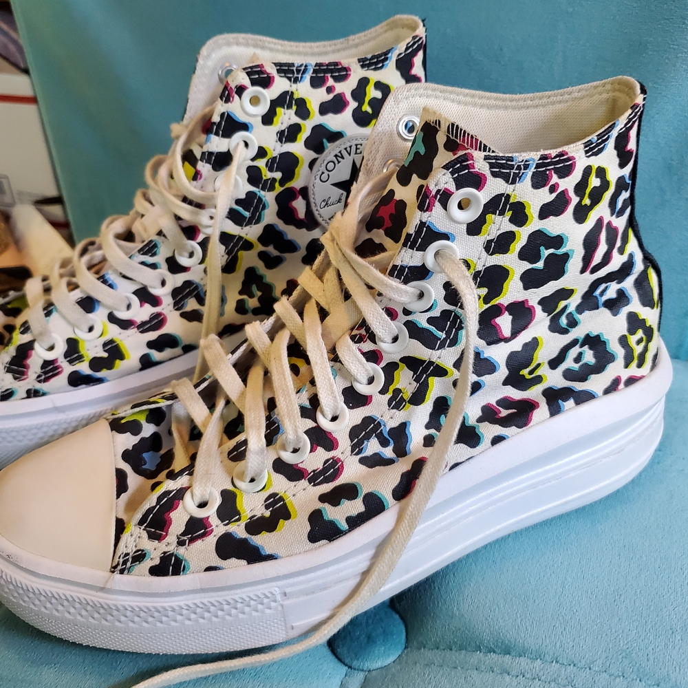 Colorful Patterned High-Top Sneakers - Picture 4 of 10